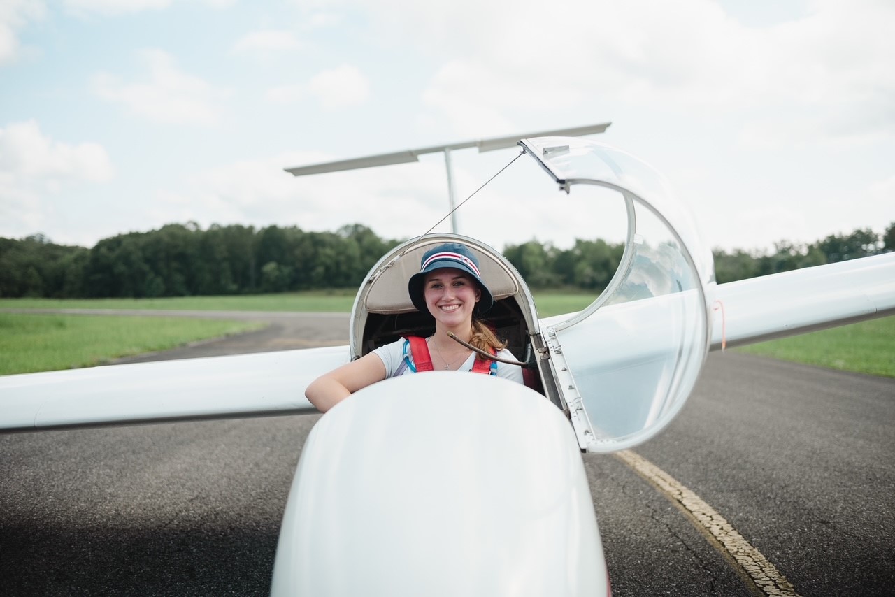 Mia in Glider Air Ambition